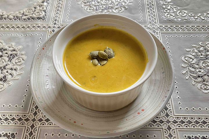 ▲油で炒めて煮込む「かぼちゃスープ」。ビタミンACEを全ていただけます。