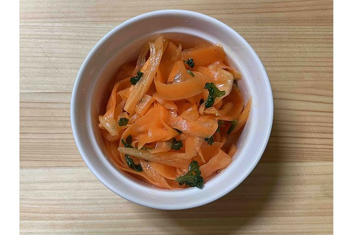 ▲卵やツナと炒める「ニンジンしりしり」もカロテンを効率よく吸収できる食べ方。