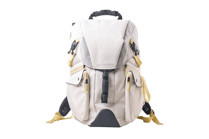 〈オークリー〉のバックパック