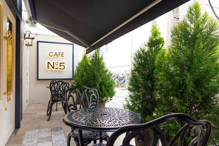 「ドバイチョコレート」や「クロッフル」が話題♪表参道駅近くのおしゃれカフェ「CAFE N°_5」