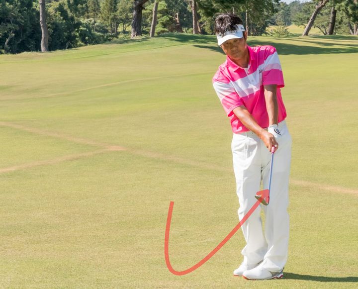 アプローチで手首を使うのはNGじゃない！ボールを正確にとらえるコツ