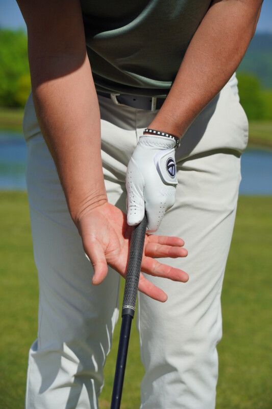 バンカー越えするときの構え方とは？高く上げたいアプローチの方法をプロが解説