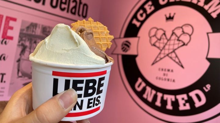 ドイツ代表選手のユニフォーム売るのは…なんと日本のアイスクリーム屋！？