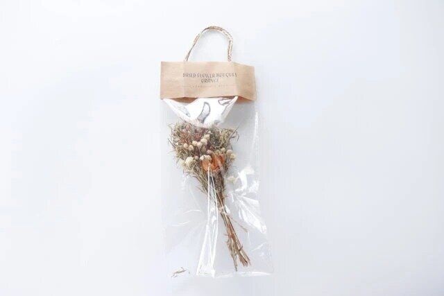 ダイソーのドライフラワーブーケ（オレンジ）