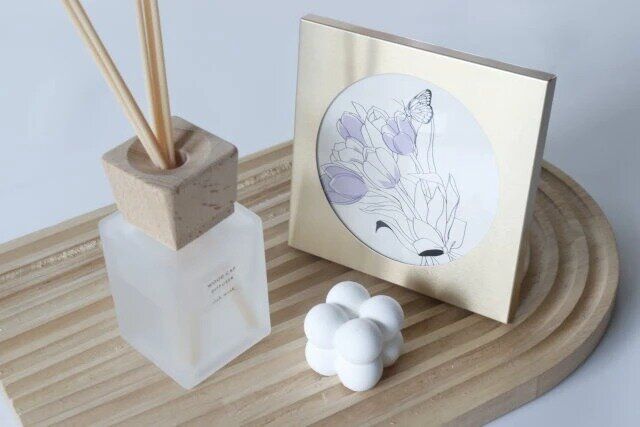 ダイソーのアルミフォトフレーム（丸型）