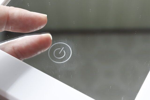 ダイソー アクトレスミラー LED4個付 指紋