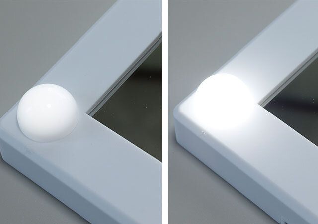 ダイソー アクトレスミラー LED4個付 ライト 調光