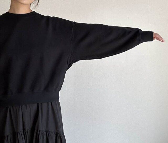 ユニクロ スウェットシャツ アームホールが大きめ