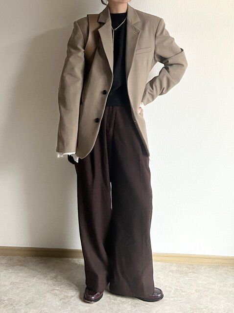 ユニクロ スウェットシャツ ブラック ジャケットを羽織って大人カジュアル