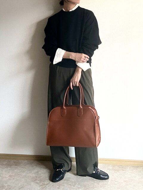 ユニクロ スウェットシャツ ブラック シャツレイヤード合わせ