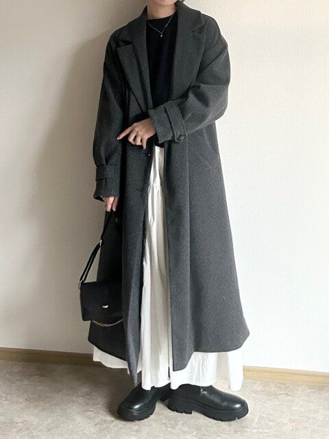 ユニクロ スウェットシャツ ブラック ロングコート合わせ