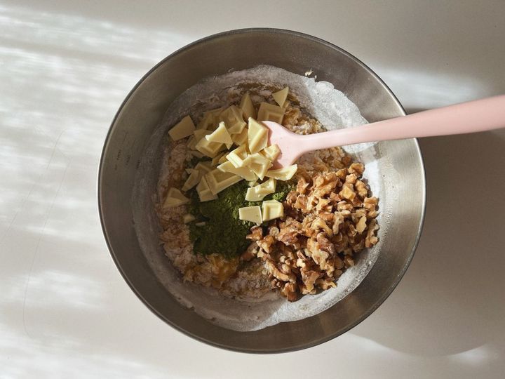 【簡単クリスマスレシピ】抹茶とホワイトチョコの米粉のクリスマスツリーケーキ【渡辺友美子のコーヒーに合うお菓子のレシピ vol.66 〜レシピで旅するヨーロッパ〜】