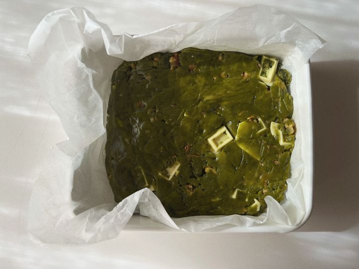 【簡単クリスマスレシピ】抹茶とホワイトチョコの米粉のクリスマスツリーケーキ【渡辺友美子のコーヒーに合うお菓子のレシピ vol.66 〜レシピで旅するヨーロッパ〜】