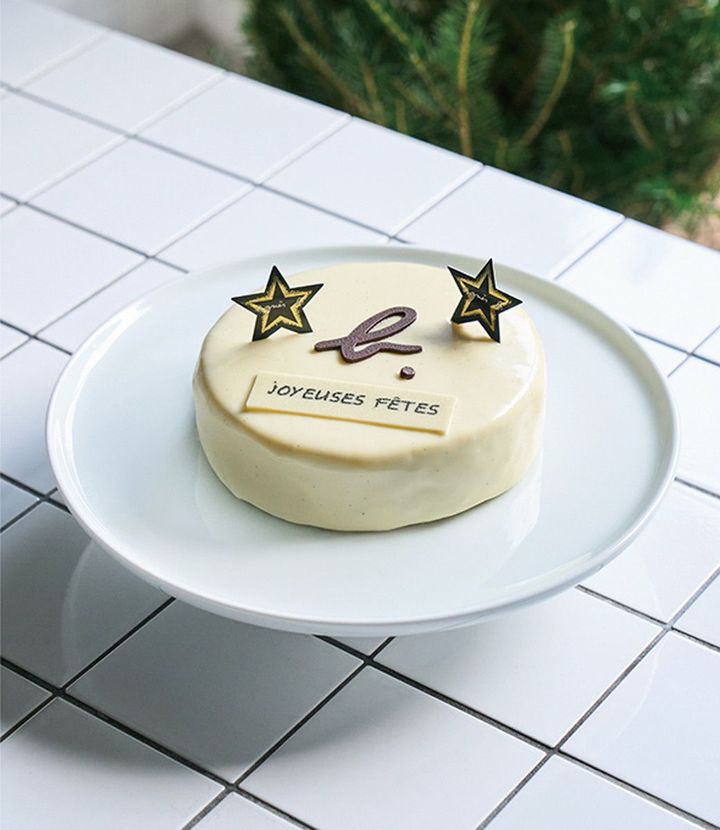 アニエスベー限定クリスマスケーキ「アンフィニマン ヴァニーユ」￥8,100、配送料込、全国一律、アンディヴィデュエル（コーヒーまたは紅茶付き）￥1,750