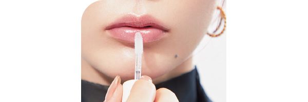 グロスのツヤでボリューム感を