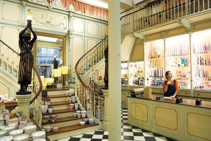 【Cerería Subirá セレリア・スビラ】建造当時の雰囲気が残る店内。