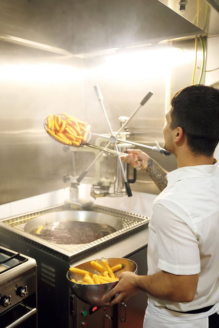 【Granja La Pallaresa グランジャ・ラ・パヤレザ】1日に2000本以上も揚げるチュロス。