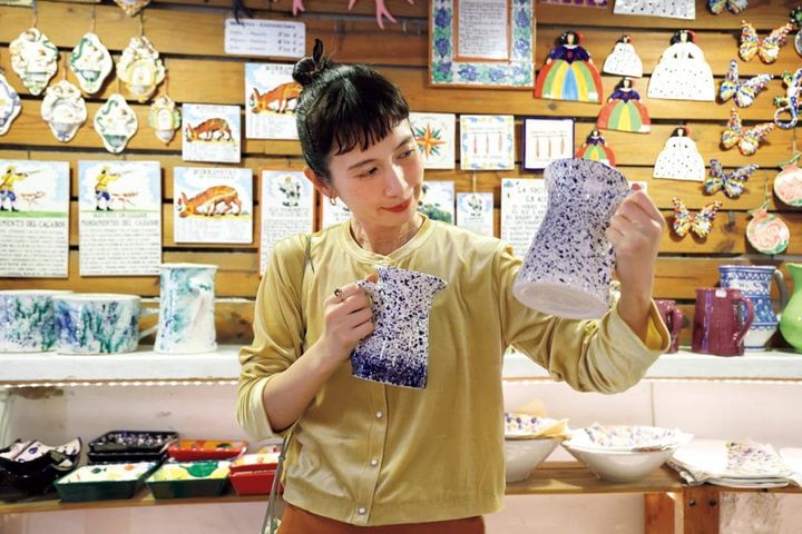 【1748 Artesanía i Coses 1748 アルテサニア・イ・コセス】どちらのピッチャーにしようか悩むkazumiさん。