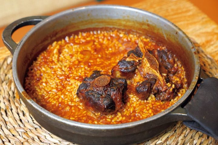 【L’ARROSSERIA XÀTIVA アロセリア・シャティバ】赤ワインで長時間煮込んだ牛テール入りライス（€24.9）