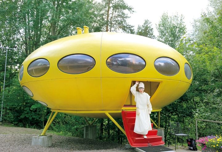 【エスポー近代美術感館】敷地内にある宇宙船のような建物は、建築家マッティ・スーロネンが1960年代に設計した仮設住宅「フトゥロ」