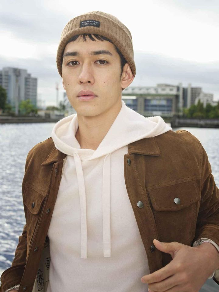 画像: 【バナナ・リパブリック】「カシミヤ フーディ―」￥27,000（税込）、「スエード トラッカー ジャケット」￥88,000（税込）、「イタリアン メリノウールブレンド ビーニー」￥7,000（税込）