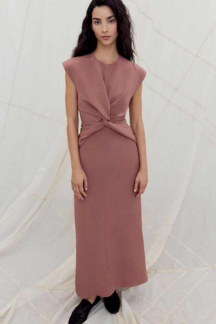 トーベ 2025年リゾートコレクションより。