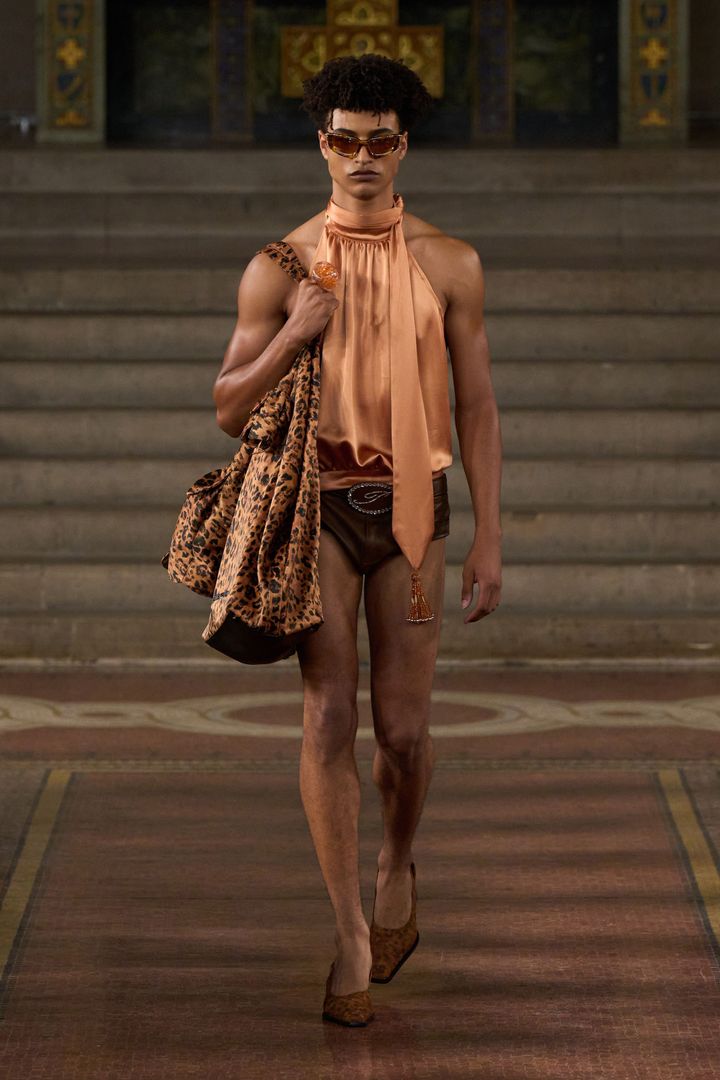 パロモ・スペイン 2025年春夏コレクションより。