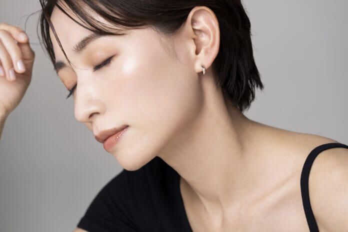 いつまでもツヤツヤたまご肌で…！ 40代からの肌トラブル解消法2つ