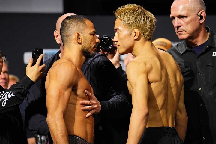 フライ級王者アレッシャンドリ・パントージャとフェースオフする朝倉海（C）Getty Images