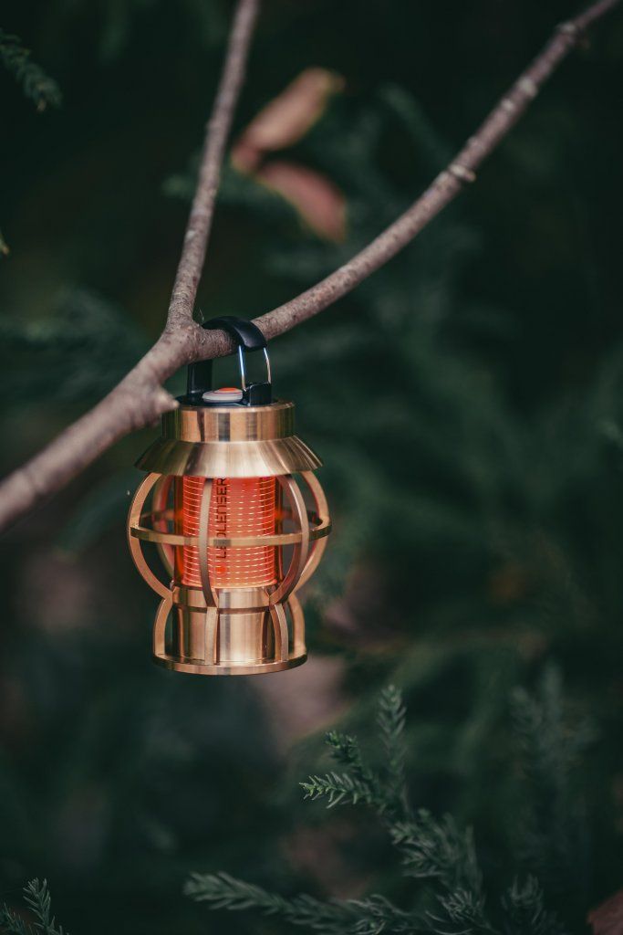 こだわりのキャンプスタイル！おしゃれにカスタムしたランタンで、夜を彩ろう。