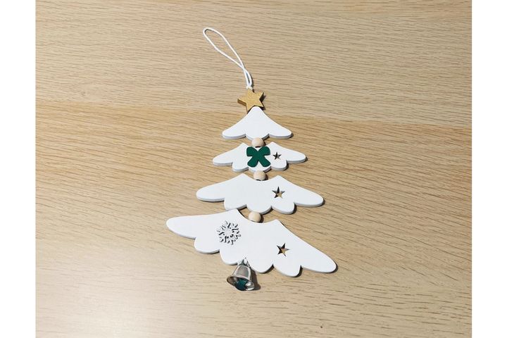 壁掛けウッドプレート（ツリー）／￥110（税込み）