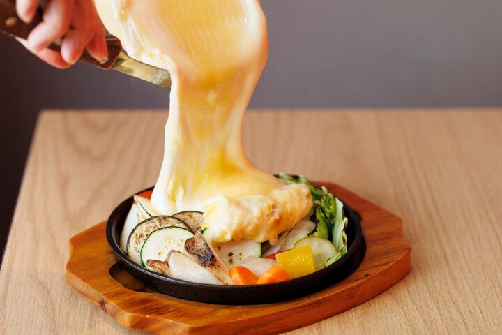 とろ～りチーズを心ゆくまで♪ 本格スイス料理を味わえる「湯島ワンズラクレット チーズバル 野菜＆ワイン」