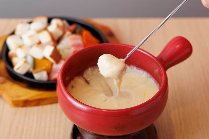 とろ～りチーズを心ゆくまで♪ 本格スイス料理を味わえる「湯島ワンズラクレット チーズバル 野菜＆ワイン」