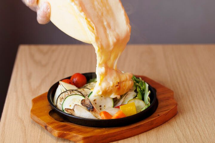 とろ～りチーズを心ゆくまで♪ 本格スイス料理を味わえる「湯島ワンズラクレット チーズバル 野菜＆ワイン」