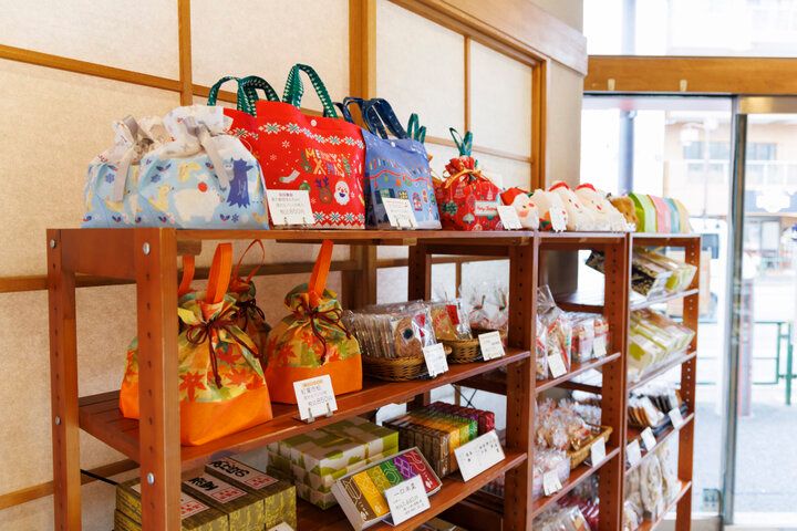 和菓子で祝うクリスマスはいかが？ 長く愛される定番も♪ 「本郷 三原堂」