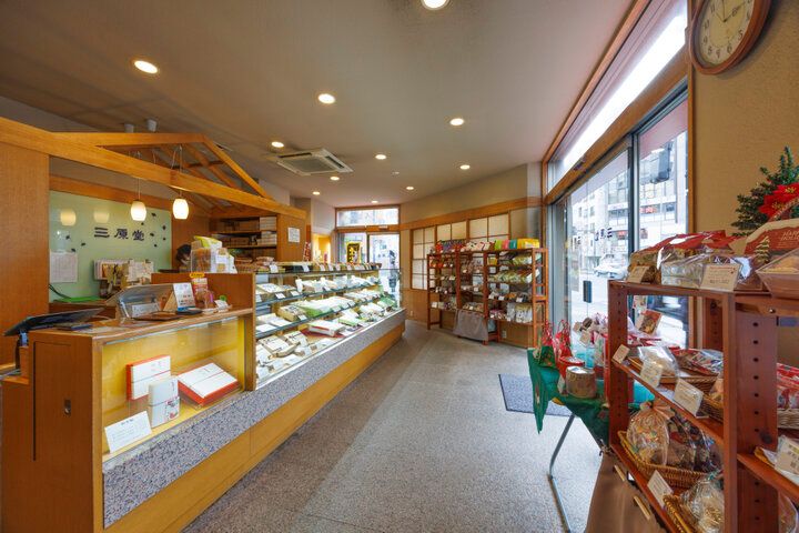 和菓子で祝うクリスマスはいかが？ 長く愛される定番も♪ 「本郷 三原堂」
