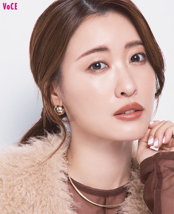 川上真由美さん／ぬくもりブラウン×ポイントラメで洗練顔