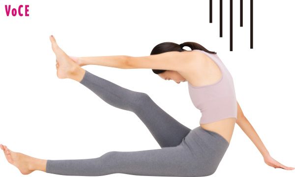 背中丸めストレッチ／NG ひざを伸ばす