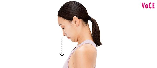 チンイン／NG 下を向く