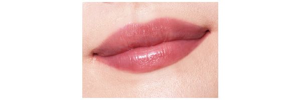 リップケア クリーム 美発色ボルドー使用