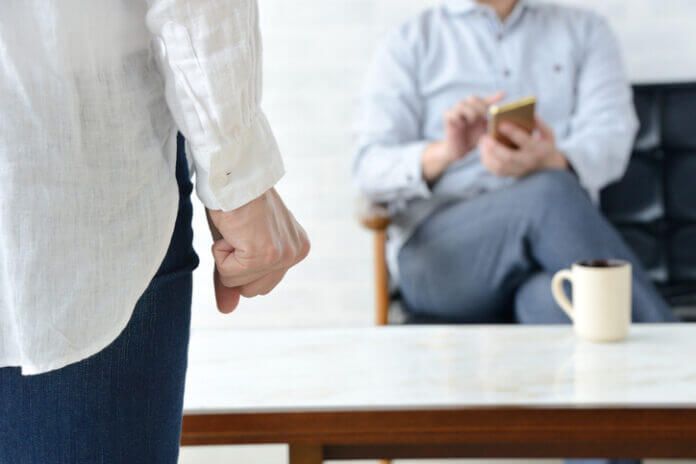 男性は無意識に言いがち…⁉ 妻をイラっとさせる言葉5選