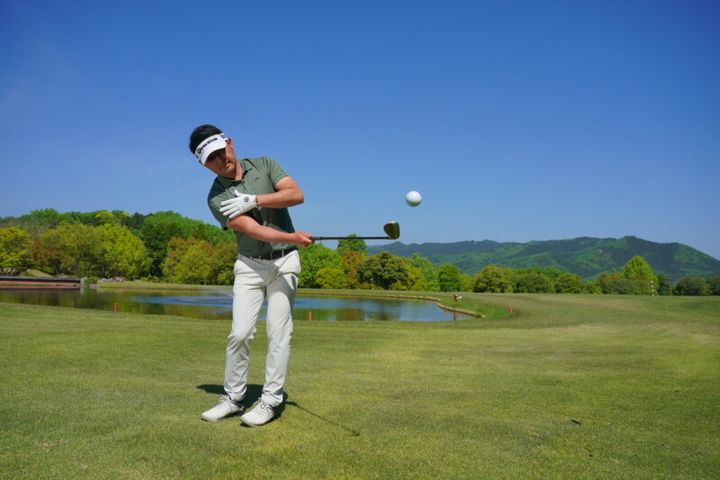 球筋を打ち分けるコツは“グリップ”にあり！アプローチが上達する練習法とは？