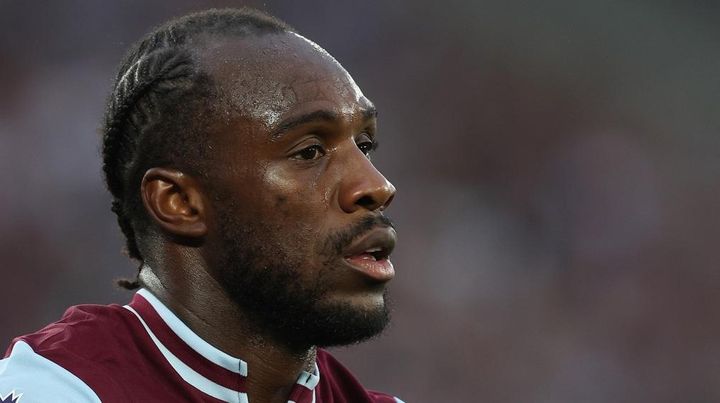 フェラーリ大破の事故…34歳の代表FW、下肢手術で1年以上の長期離脱へ