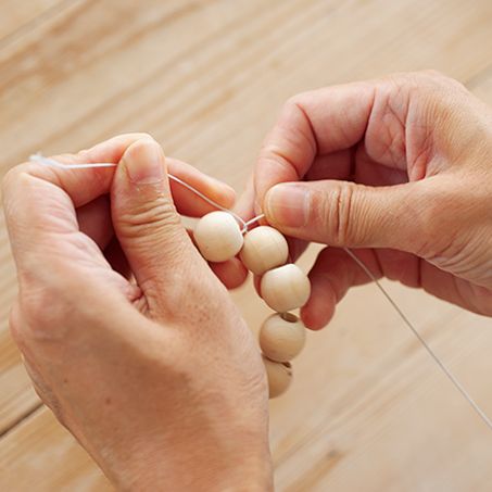 クリスマスツリーに飾りたい！ オーナメント「ウッドビーズのリース」を手づくりしようの画像3