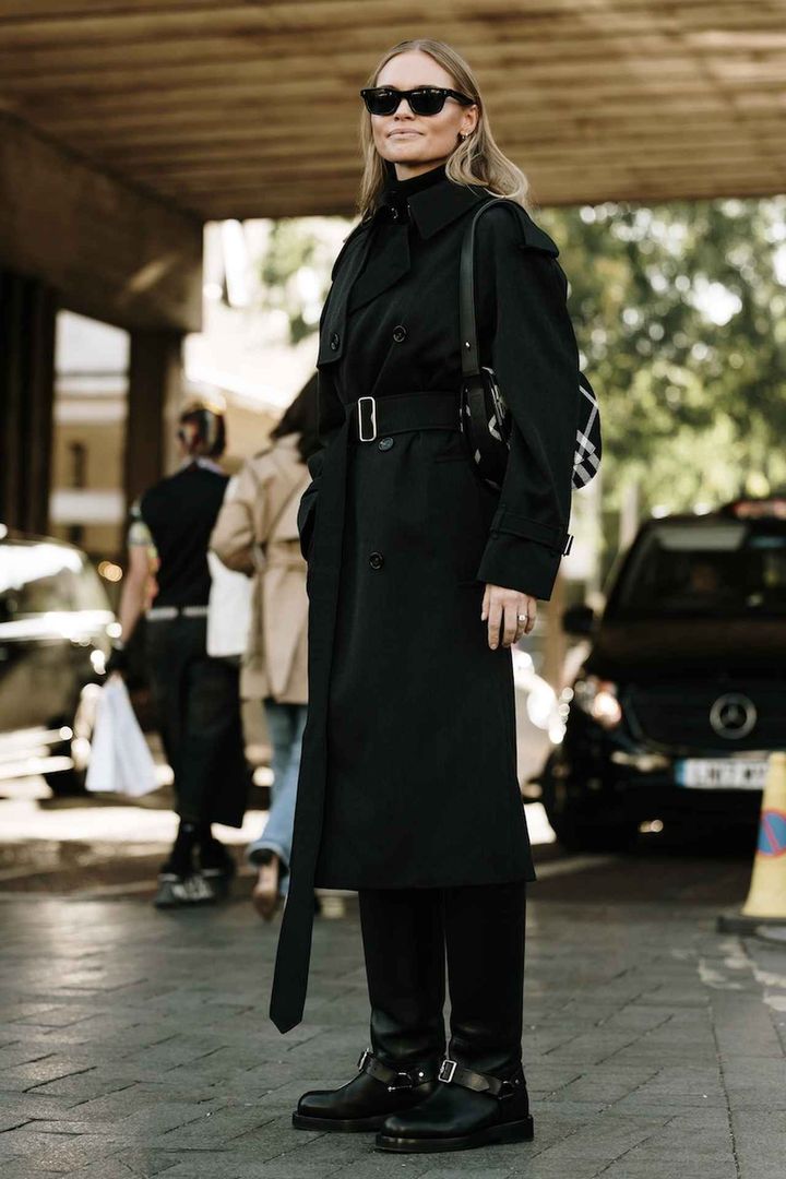 画像: チェックバッグで親しみやすさを加えて