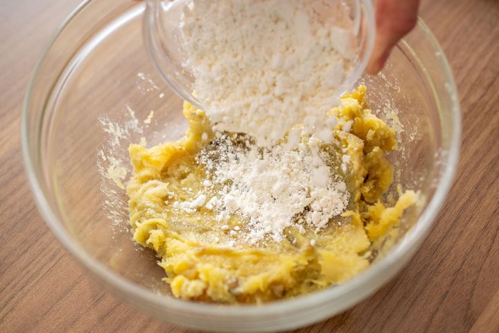 小麦粉を混ぜる