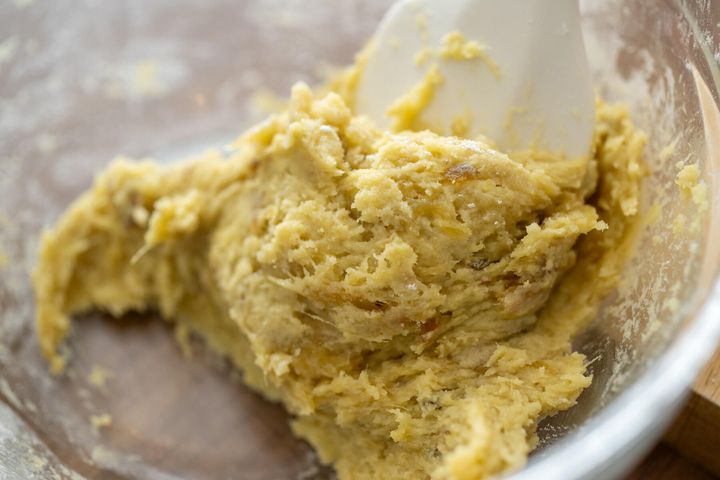 小麦粉を混ぜる