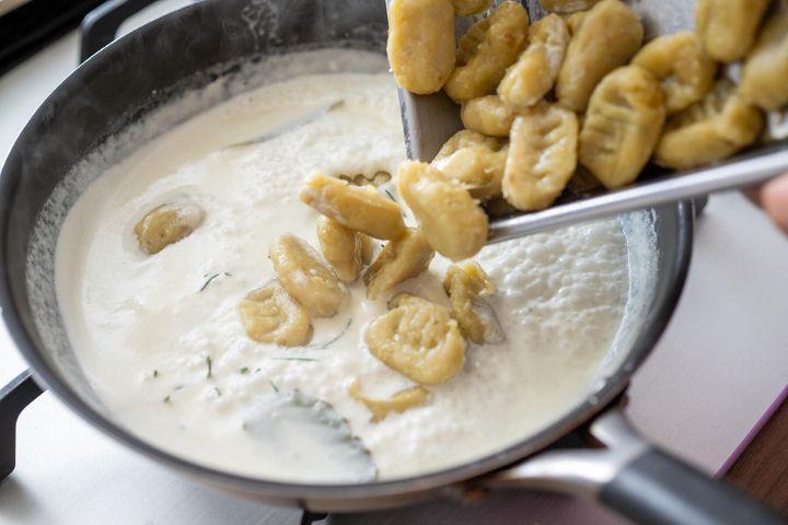 ニョッキを加える