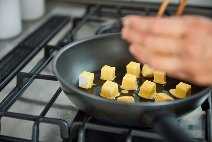 帰宅から夕飯までの「つなぎごはん」に！ 魚の栄養たっぷり! チーズ味の「はんぺんピカタ」が、晩ごはんの前菜になる【つなぎごはん・3】の画像4