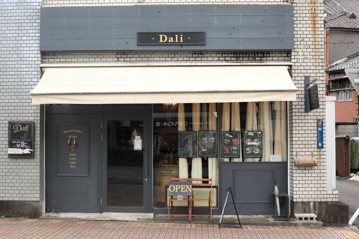 アンティーク＆レトロな雰囲気で優雅にティータイム。伊勢・外宮前のアートな喫茶店「喫茶と雑貨Dali」